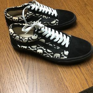 Vans Old Skool with skulls and crossbones